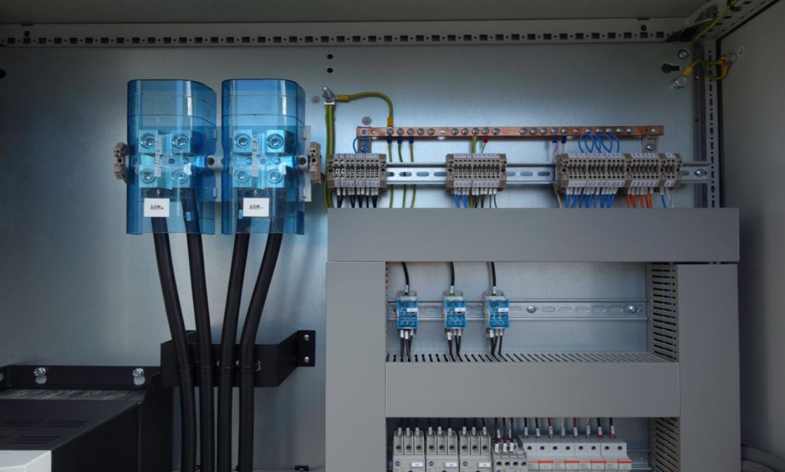 DC Variable Speed Drives Solutions by Axis Controls 