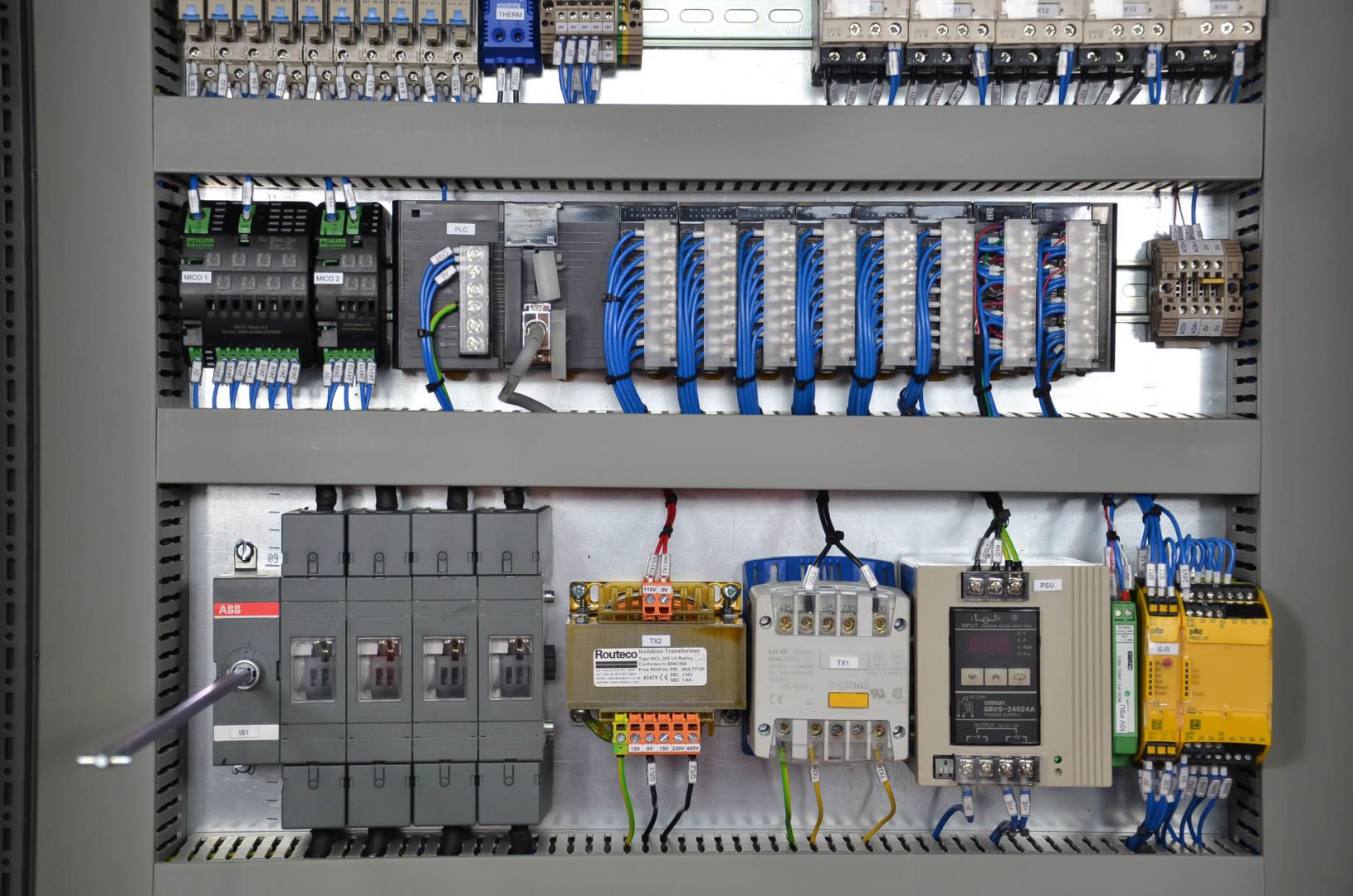 Parker 590 DC drive range for winding applications 